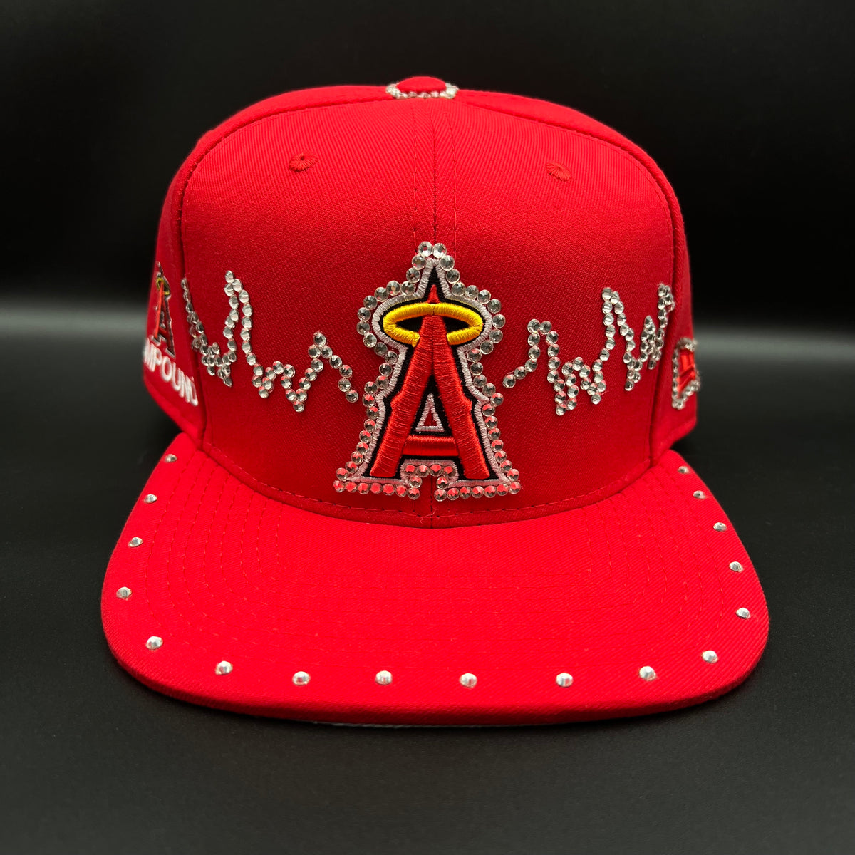 Gorra ajustable (Broche) Customizado en pedrería pieza 1 of 1