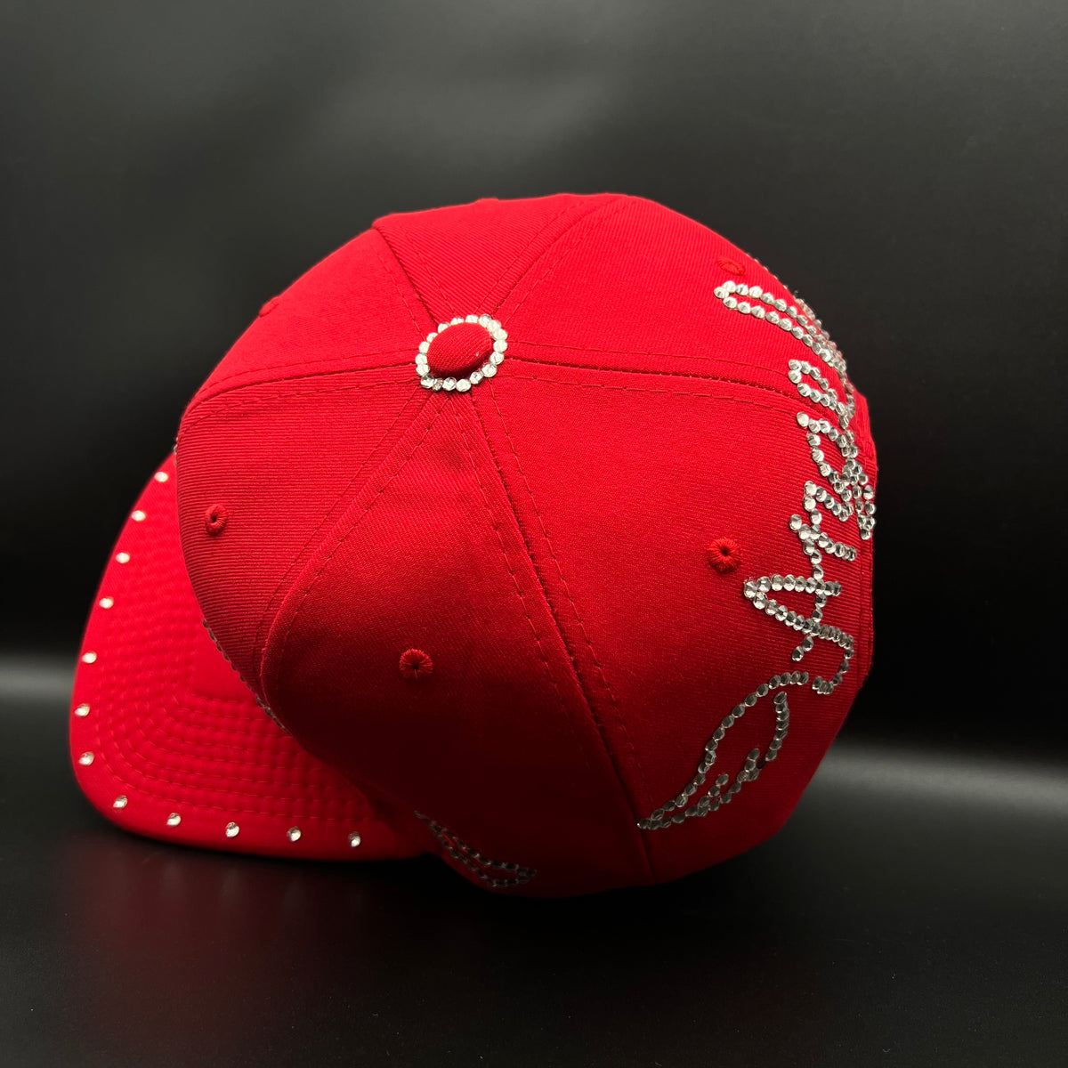 Gorra ajustable (Broche) Customizado en pedrería pieza 1 of 1
