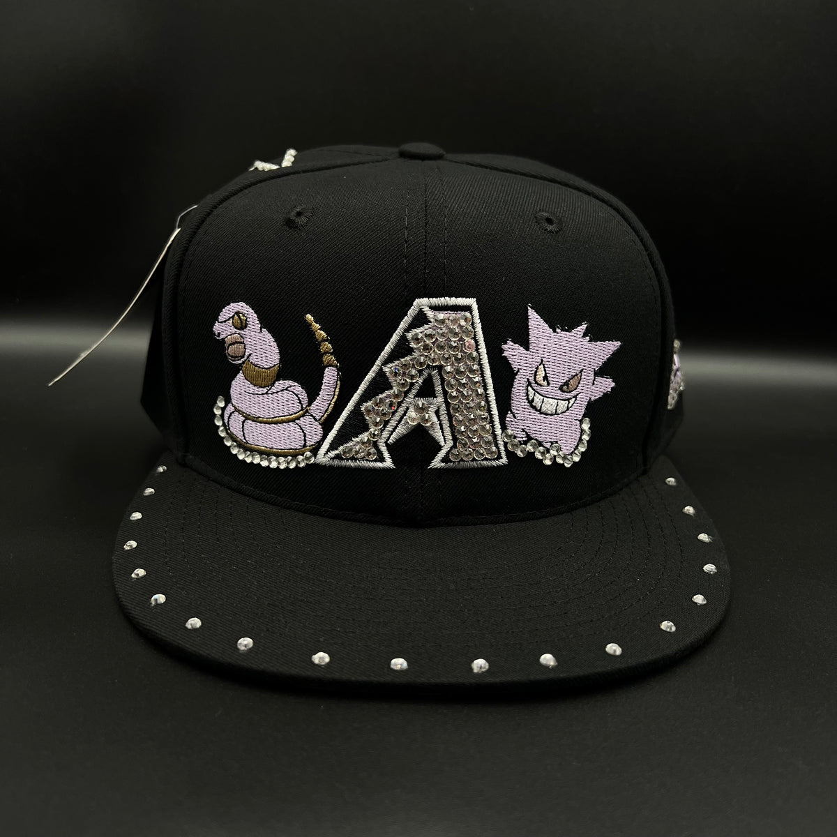 Gorra cerrada talla 7 3/8 Customizado en pedrería pieza 1 of 1